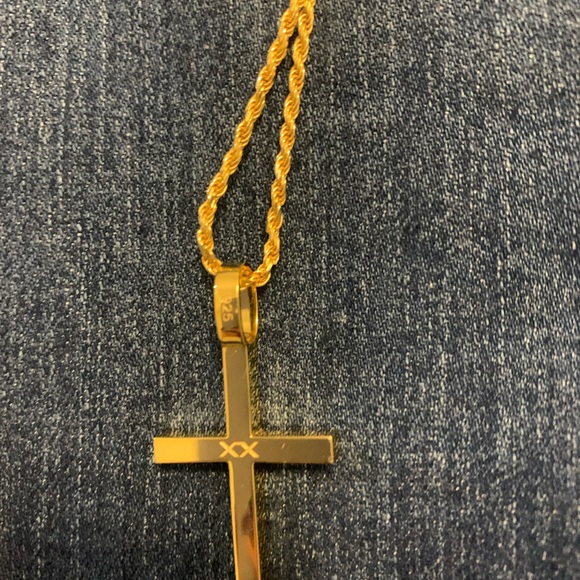 14kt gold men’s cross necklace with 24in. Chain - Picture 2 of 8